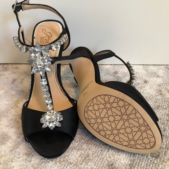 Black heels - Picture 3 of 4